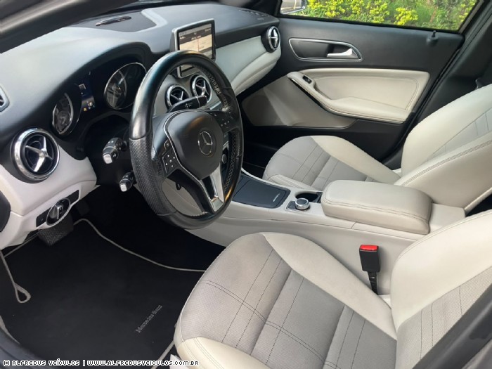 Mercedes-Benz GLA 200 ADVANCE 2015/2015